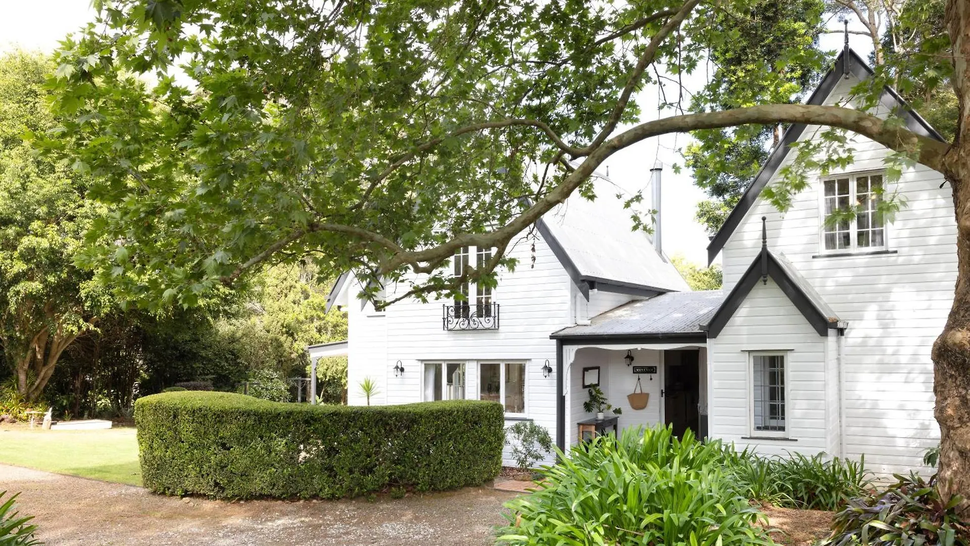 Exclusive Luxury Designer Cottage Estate For 10 - Peaceful Retreat Just 8 Minutes From Maleny Witta